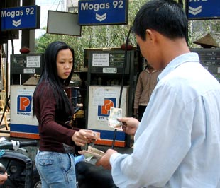 Các doanh nghiệp sẽ được bù lỗ chi tiết theo từng mặt hàng - Ảnh: Việt Tuấn.