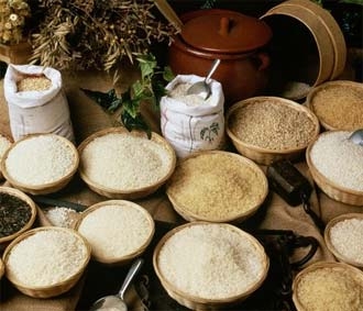 Để bảo đảm an ninh lương thực, các nước xuất khẩu gạo đang phải cố giữ giá lương thực trong nước ở mức thấp để ổn định đời sống của dân nghèo, tránh bất ổn xã hội.