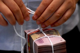 Thông tin mới nhất từ Thống đốc Ngân hàng Nhà nước Nguyễn Văn Giàu là có thể sẽ hạ chỉ tiêu tăng trưởng tín dụng năm nay từ 23% xuống dưới 20%.