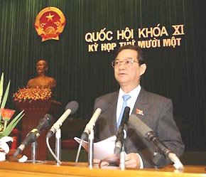 Thủ tướng Nguyễn Tấn Dũng báo cáo nhiệm kỳ trước Quốc hội.