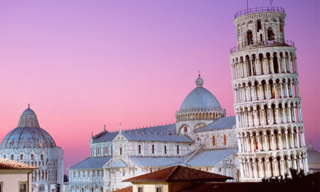 Tháp nghiêng Pisa ở Italia.