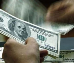 Do quá "gắn bó" với USD, nhiều doanh nghiệp Việt Nam đã bỏ lỡ thời cơ khi đồng tiền này bị suy yếu so với các ngoại tệ khác.