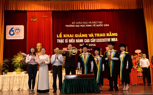 <div>Lễ khai giảng và trao bằng Thạc sĩ điều hành cao cấp Executive MBA.</div>