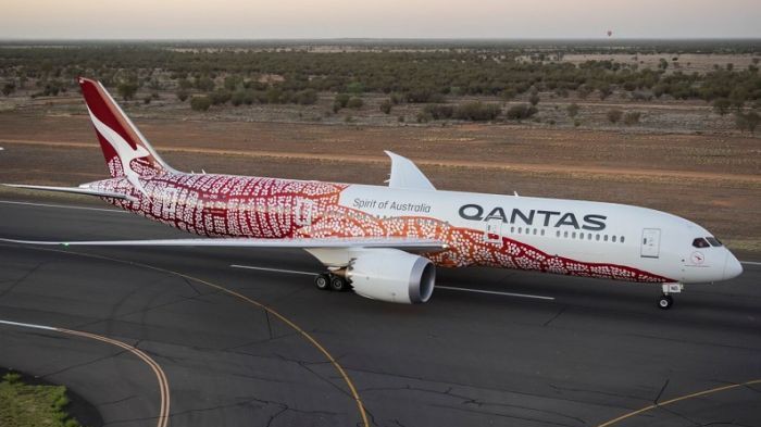 Một máy bay Boeing Dreamliner của Qantas Airways.