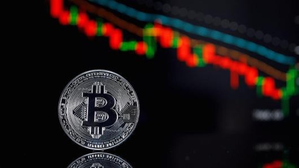 Giá tiền ảo đồng loạt giảm, Bitcoin lại rớt mốc 7.000 USD