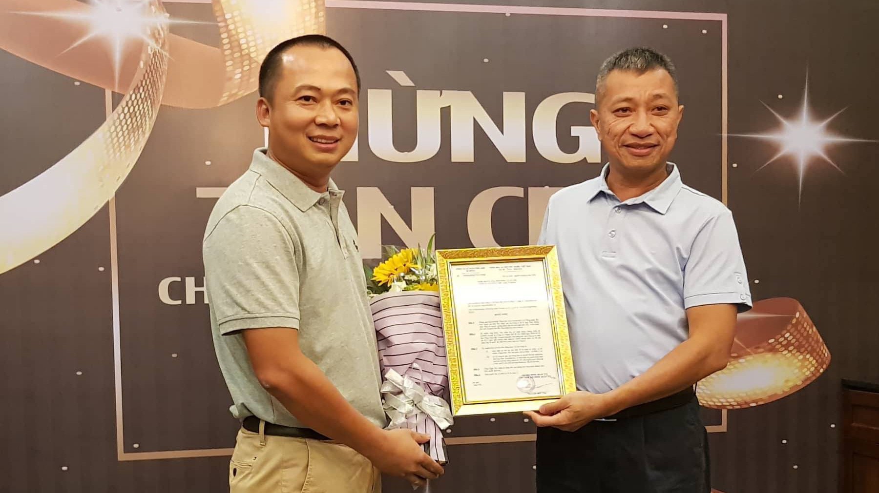 Ông Đoàn Văn Hiểu Em (trái), tân Tổng giám đốc Công ty cổ phần Thế Giới Di Động.