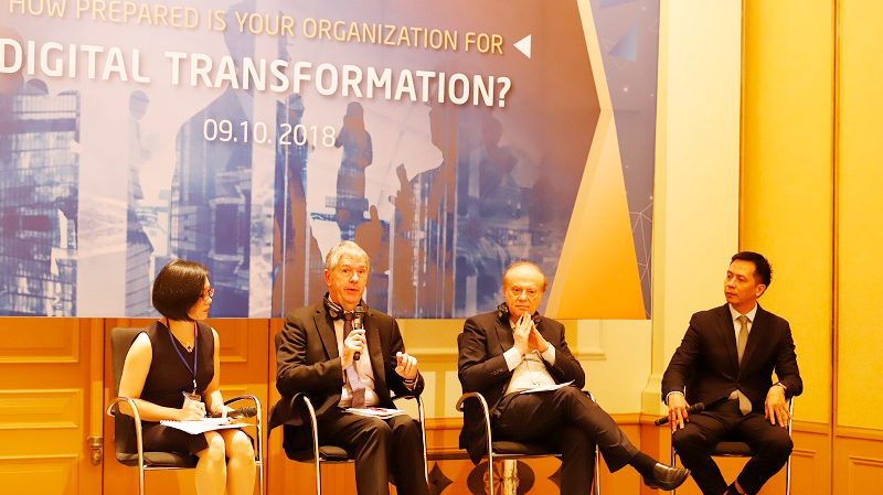 Đại diện tập đoàn Skillsoft và NexEdu chia sẻ những kinh nghiệm về việc đào tạo và phát triển nguồn nhân lực.