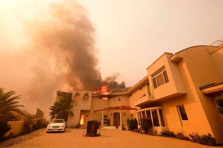 Cận cảnh vụ cháy rừng lịch sử khiến ít nhất 31 người thiệt mạng ở California - Ảnh 3.