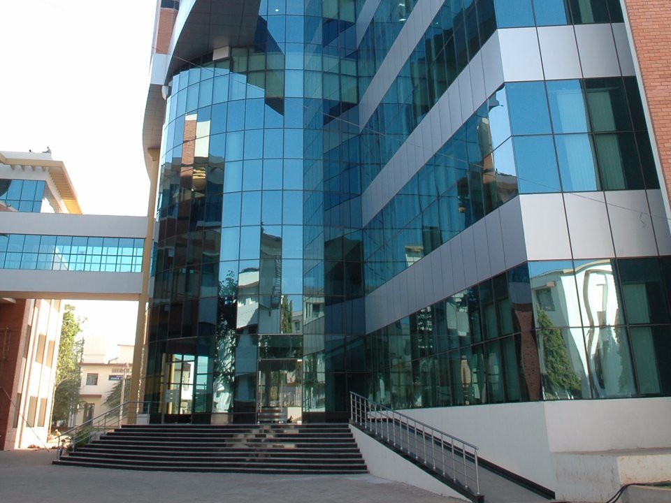 Chân dung Satya Nadella - Người đưa Microsoft trở lại ngôi dẫn đầu thế giới  - Ảnh 2.