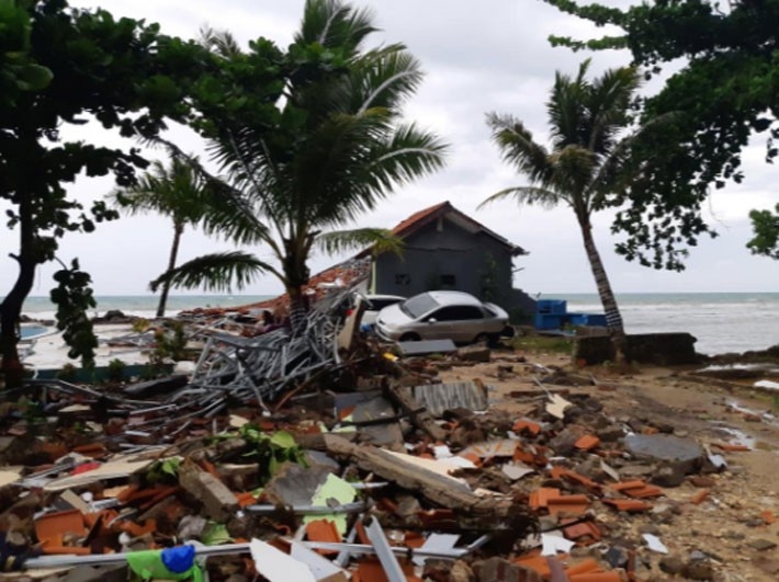 Ít nhất 222 người chết trong trận sóng thần ở Indonesia - Ảnh 3.