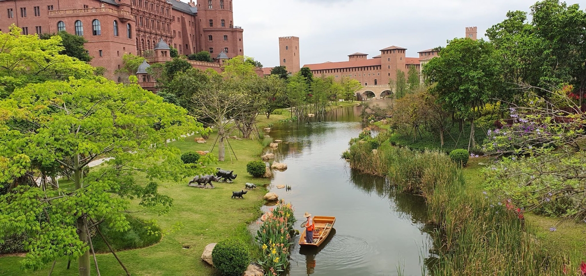 Cận cảnh khu trụ sở 2 tỷ USD mang phong cách châu Âu của Huawei - Ảnh 6.