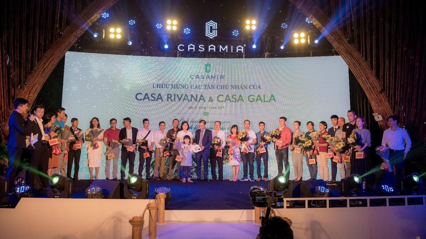 Các chủ nhân biệt thự Rivana và shophouse Gala nhận bàn giao sản phẩm đúng tiến độ.