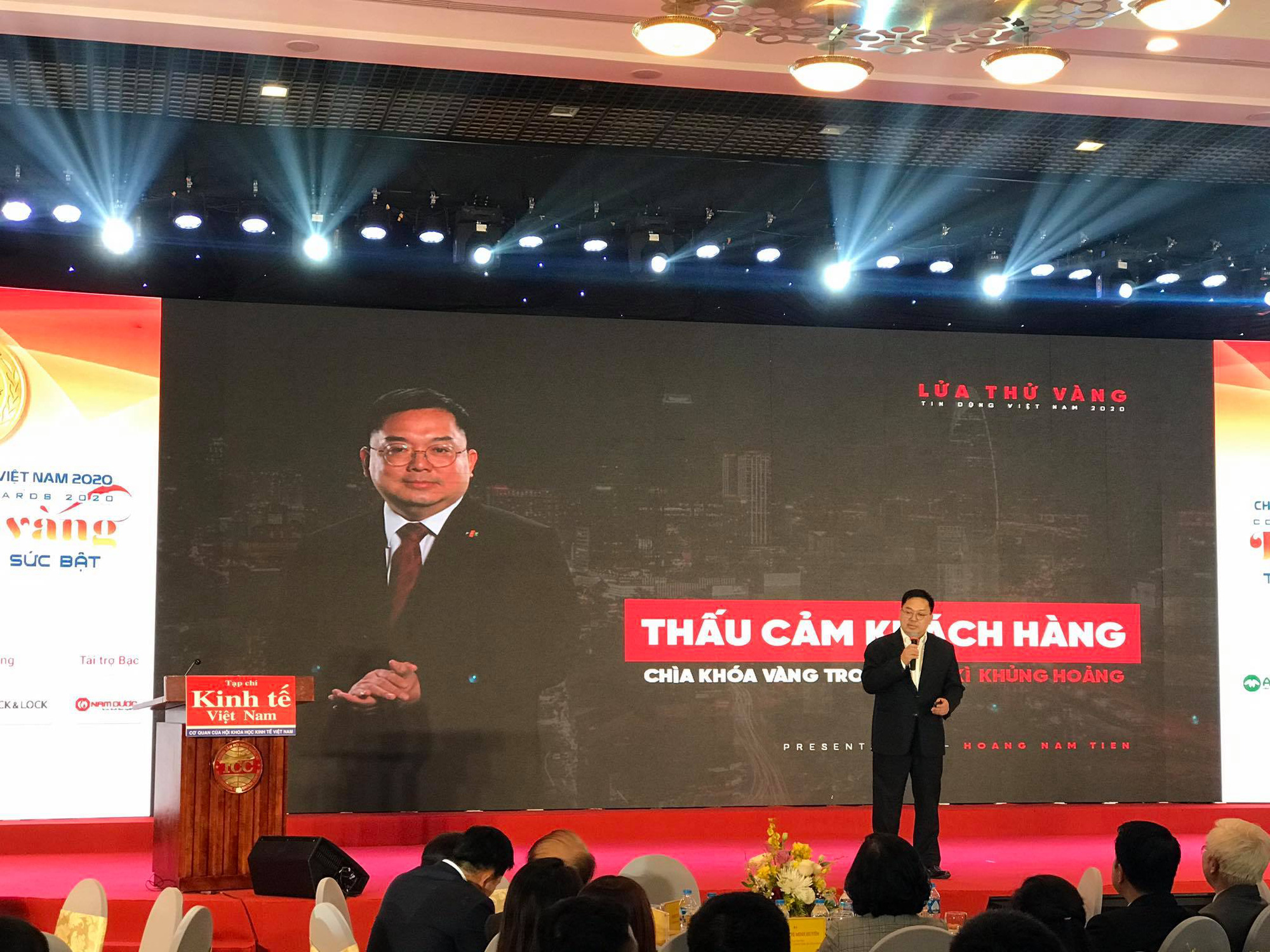 Chủ tịch FPT Telecom Hoàng Nam Tiến cũng có bài chia sẻ về sự thay đổi trong dịch vụ, xu thế mới của khách hàng trong và sau đại dịch Covid-19 với chủ đề 