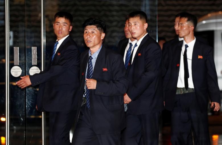 Chùm ảnh ông Kim Jong Un đi dạo đêm ở Singapore - Ảnh 3.