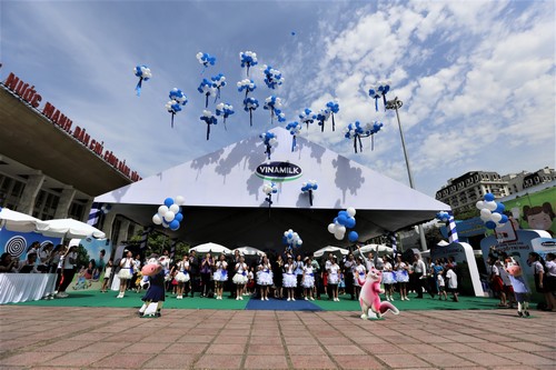 Thông qua sự kiện này, Hiệp hội Sữa Việt Nam và Vinamilk mong muốn kêu 
gọi sự quan tâm hỗ trợ từ các Ban ngành đoàn thể, các tổ chức, cùng các 
bậc phụ huynh, nhà trường để mang đến cơ hội uống sữa cho tất cả trẻ em 
trên khắp Việt Nam.