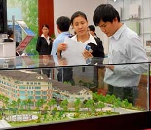 Doanh nghiệp bất động sản không bổ sung chứng chỉ hành nghề sẽ không được hoạt động - Ảnh: HTD.