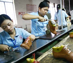 Theo Bộ Công Thương, để đạt được mục tiêu xuất nhập khẩu cả năm 2009, những tháng còn lại phải có các giải pháp rất quyết liệt mới thực hiện được.