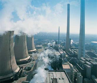 Theo IEA, tổng nhu cầu năng lượng của toàn thế giới - bao gồm dầu, than, khí tự nhiên, năng lượng hạt nhân và các nguồn năng lượng tái sinh như năng lượng gió, mặt trời, thủy điện - sẽ tăng khoảng 65% trong vòng 2 thập kỷ nữa.