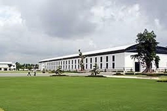 Nhiều tỉnh thành sau khi cấp đất lại phải lo đi “đòi” tiền sử dụng đất của doanh nghiệp, một công việc được ví như “thả gà ra đuổi”.