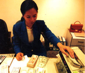Một trong những bất cập lớn nhất của nhân lực tài chính - ngân hàng là sự hạn chế về cả số lượng và chất lượng.