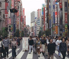 Sự khác biệt ngày càng lớn về thu nhập, ngay cả trong những nền kinh tế tăng trưởng nhanh, tạo ra cảm giác bất an trong người lao động.