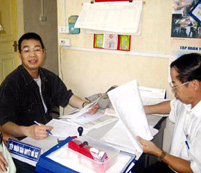 Giao dịch tại một công ty bất động sản.