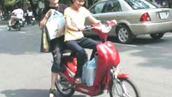 Xe đạp điện “soán ngôi” xe máy?