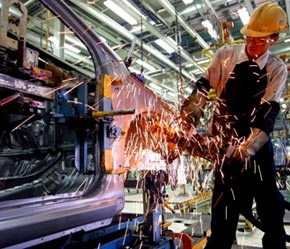 Hiện có rất nhiều vấn đề kinh tế cần được cảnh báo, phản biện - Ảnh: Việt Tuấn.