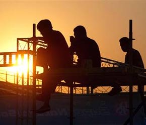 Công nhân tại một công trường xây dựng ở Trung Quốc. Nước này đã duy trì được tốc độ tăng trưởng kinh tế ấn tượng liên tục trong nhiều năm - Ảnh: MSN.