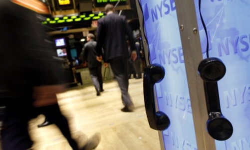 Phố Wall giảm sâu theo chỉ số niềm tin