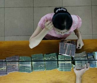 Nếu ví tiền đồng như “nước”, phần lớn nước hiện nay nằm ở các con sông (ngân hàng thương mại).