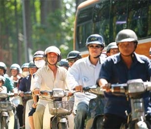 Mũ bảo hiểm đã trở thành sự kiện đột phá trong quản lý và ý thức chấp hành luật giao thông.