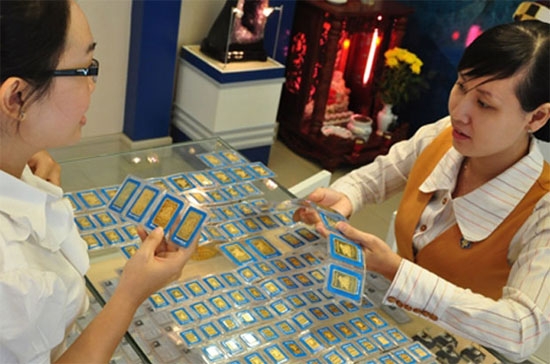 Giao dịch thị trường vàng từ khi Chính phủ ra chủ trương tiến tới xóa bỏ kinh doanh vàng miếng diễn ra khá thất thường, không thể hiện rõ xu hướng mua hay bán - Ảnh: SGTT.