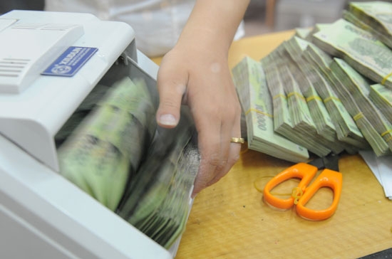 Lãi suất liên ngân hàng có xu hướng tăng khi vào đầu tháng các ngân hàng thường găm trạng thái để đảm bảo các tỷ lệ an toàn.