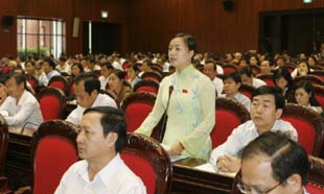 Trước khi các đại biểu thông qua nghị quyết, trong báo cáo tiếp thu ý kiến các đại biểu, Ủy ban Thường vụ Quốc hội giải trình đây là chỉ tiêu mang tính định hướng.