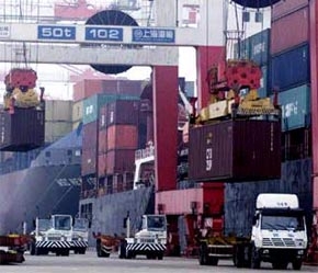 Tăng trưởng xuất khẩu mạnh mẽ của Trung Quốc đã dẫn tới căng thẳng trong quan hệ với các đối tác thương mại của nước này.
