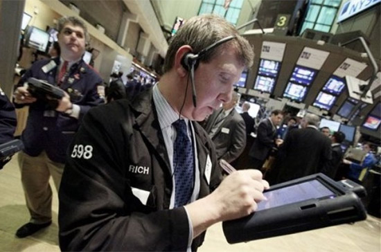 Trên sàn New York hôm thứ Ba chỉ có 638 triệu cổ phiếu được trao tay, thấp hơn nhiều so với mức trung bình 1,1 tỷ cổ phiếu/ngày được khớp lệnh trước thời điểm nghỉ lễ Giáng sinh - Ảnh: AP.