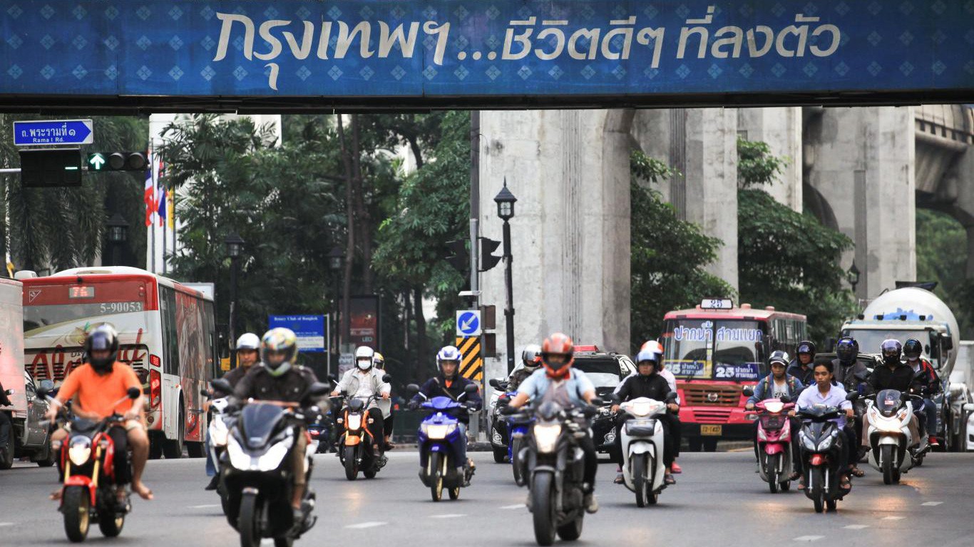 Thủ tướng Thái Lan cho biết sẽ cần phải có những nghiên cứu toàn diện về những tác động kinh tế và xã hội của việc dời đô - Ảnh: Bangkok Post.