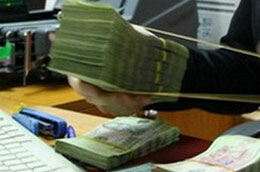 Cùng với việc đưa lãi suất cơ bản từ 14% xuống 7% và sự nới lỏng của các công cụ khác, đã dẫn đến kết quả tăng trưởng tín dụng tương đối cao, với mức 33% trong 10 tháng qua.