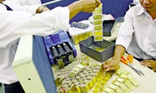 Từ cơ hội của vàng: Dân đang cất bao nhiêu tiền?