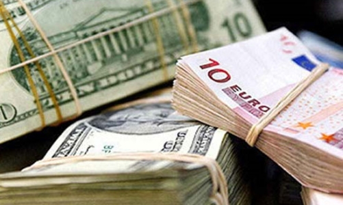 Vàng, dầu ồ ạt trượt giá khi tỷ giá USD leo thang