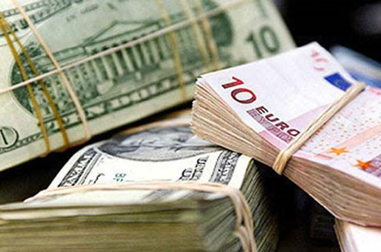 Đêm qua và sáng nay chứng kiến sự lao dốc mạnh mẽ của tỷ giá đồng Euro so với USD và các ngoại tệ khác.