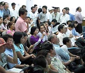 Hiện đã và đang có sự chuyển dịch vốn đầu tư của các nhà đầu tư trong nước từ thị trường niêm yết sang thị trường đấu giá cổ phiếu lần đầu của các công ty thực hiện cổ phần hóa - Ảnh: TT.