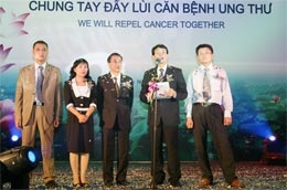 Lễ khởi động chương trình “Chung tay đẩy lùi căn bệnh ung thư”.