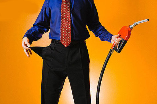 Vấn đề được nhiều cử tri quan tâm là thực chất Tổng công ty Xăng dầu Việt Nam (Petrolimex) đang lỗ hay lãi - Ảnh minh họa.