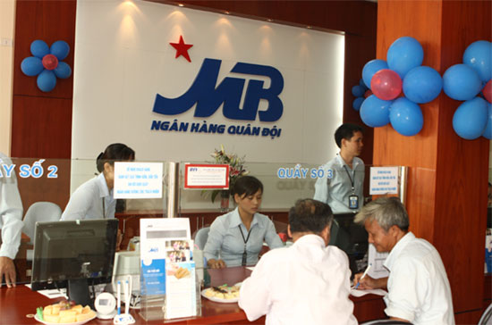 Tại một phòng giao dịch của MB.