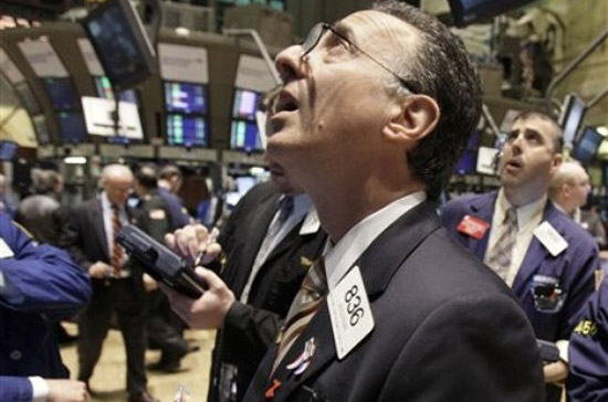 Nhân tố hỗ trợ mạnh nhất đến đà tăng của thị trường đến từ khối dịch vụ bán lẻ khi các hãng phân phối hàng hóa đồng loạt công bố mức tăng trưởng doanh thu vượt bậc so với cùng kỳ năm trước - Ảnh: AP.