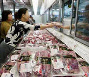 Thịt nhập khẩu từ Mỹ bày bán trong một siêu thị ở Trung Quốc.