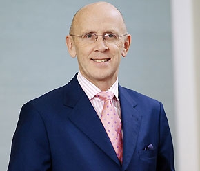 "Standard Chartered sẽ mở rộng cả dịch vụ ngân hàng bán buôn và bán lẻ tại Việt Nam".