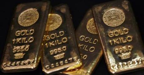 Thời gian qua, giá vàng và tỷ giá Euro đã chịu sức ép đi xuống mạnh mẽ từ tình hình nợ nần của châu Âu - Ảnh: Reuters.